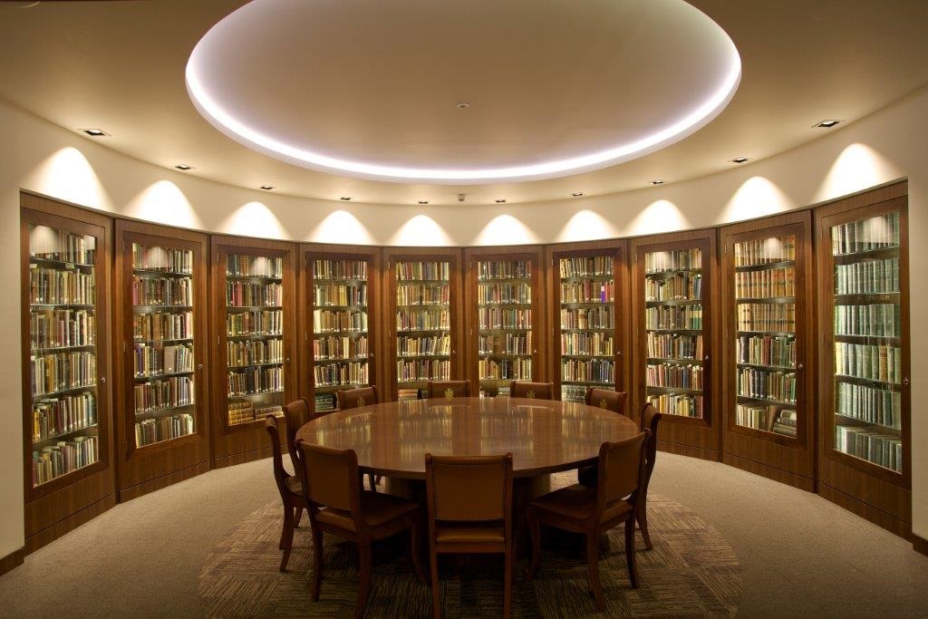 img12 Image of the antiquarian collection in G.5